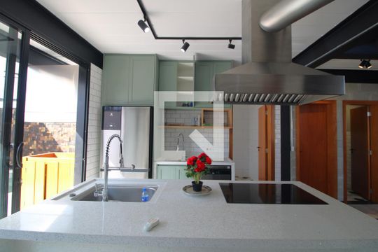 Cozinha de casa para alugar com 3 quartos, 168m² em Jardim Cidália, São Paulo