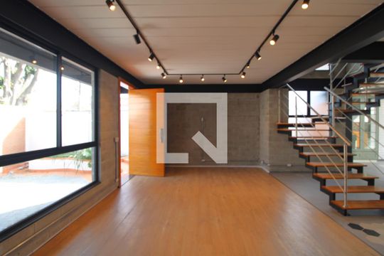 Casa para alugar com 3 quartos, 168m² em Jardim Cidália, São Paulo