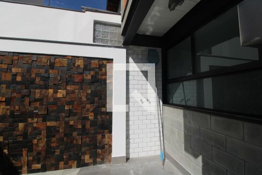 Chuveiro externo de casa para alugar com 3 quartos, 168m² em Jardim Cidália, São Paulo