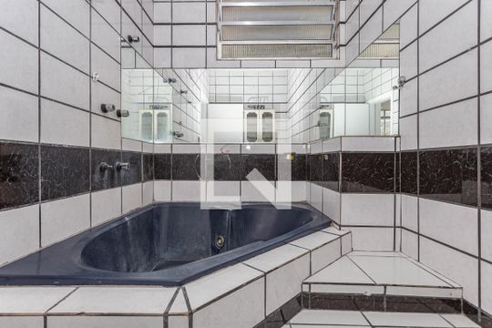 Banheiro 1 de casa à venda com 5 quartos, 255m² em Aclimação, São Paulo