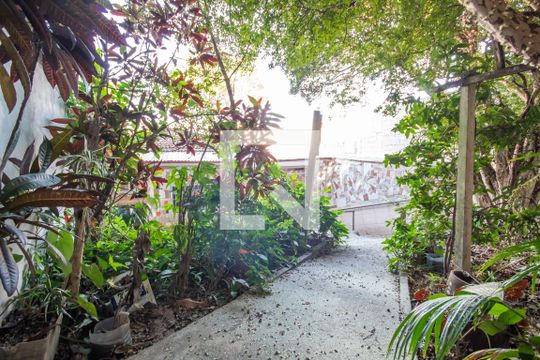 Quintal de casa para alugar com 3 quartos, 100m² em Rochdale, Osasco