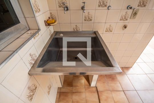 Área de Serviço de casa para alugar com 3 quartos, 100m² em Rochdale, Osasco