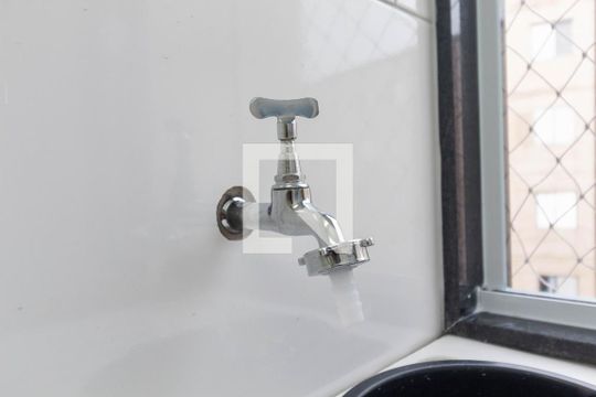 Lavanderia (Torneira) de apartamento à venda com 2 quartos, 48m² em Conjunto Habitacional Padre Manoel da Nóbrega, São Paulo