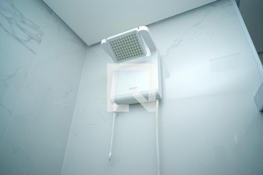 Banheiro de apartamento para alugar com 1 quarto, 30m² em Pinheiros, São Paulo