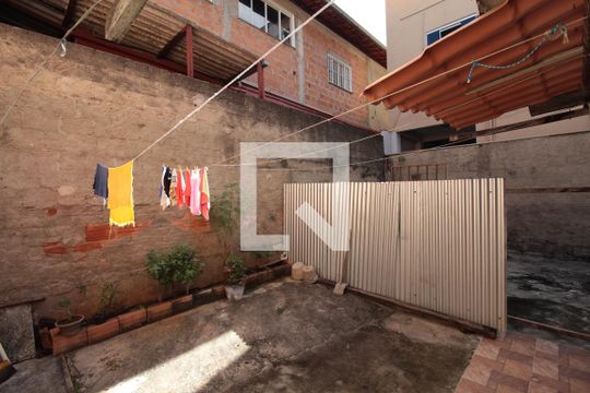 Casa 1 - Area de Serviço de casa para alugar com 4 quartos, 150m² em Tupi B, Belo Horizonte