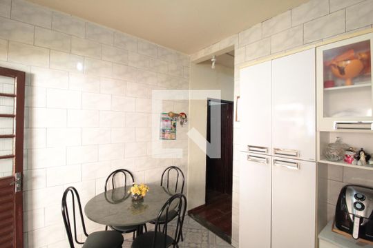 Casa 1 - Cozinha de casa para alugar com 4 quartos, 150m² em Tupi B, Belo Horizonte