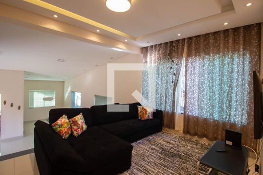 Casa para alugar com 3 quartos, 640m² em Vila Carolina, São Paulo