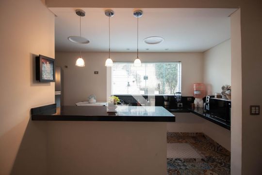 Cozinha de casa para alugar com 3 quartos, 640m² em Vila Carolina, São Paulo