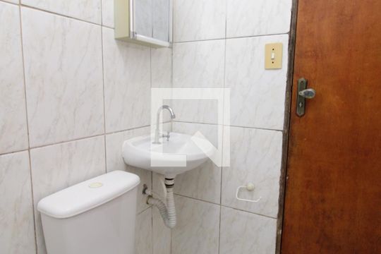 Banheiro Social de casa para alugar com 4 quartos, 100m² em Parque Edu Chaves, São Paulo