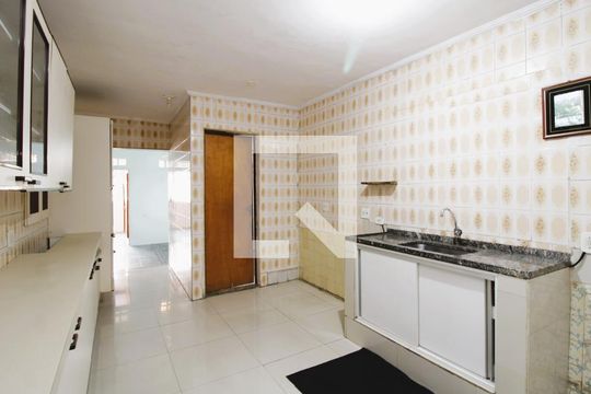 Cozinha de casa para alugar com 4 quartos, 100m² em Parque Edu Chaves, São Paulo
