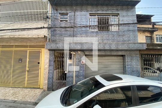 Fachada de casa para alugar com 4 quartos, 100m² em Parque Edu Chaves, São Paulo