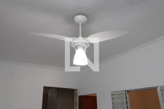 Sala de casa para alugar com 4 quartos, 100m² em Parque Edu Chaves, São Paulo