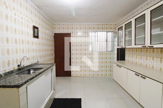 Cozinha de casa para alugar com 4 quartos, 100m² em Parque Edu Chaves, São Paulo
