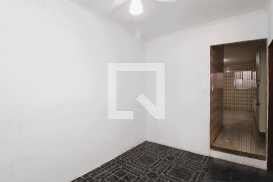 Sala de casa para alugar com 4 quartos, 100m² em Parque Edu Chaves, São Paulo