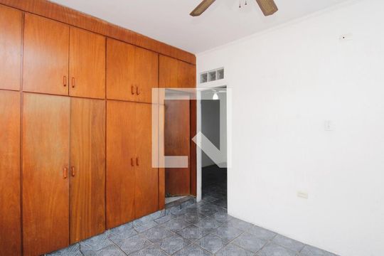 Suíte de casa para alugar com 4 quartos, 100m² em Parque Edu Chaves, São Paulo