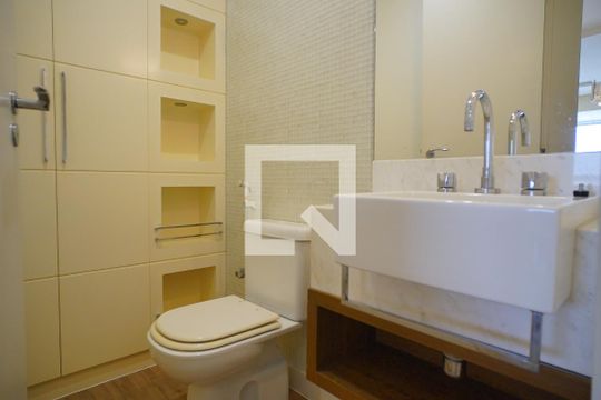 Lavabo de apartamento para alugar com 2 quartos, 65m² em Centro, Florianópolis