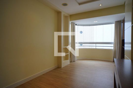 Sala de apartamento para alugar com 2 quartos, 65m² em Centro, Florianópolis