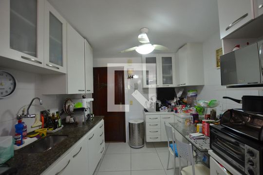 Cozinha de apartamento à venda com 3 quartos, 78m² em Vila Kosmos, Rio de Janeiro