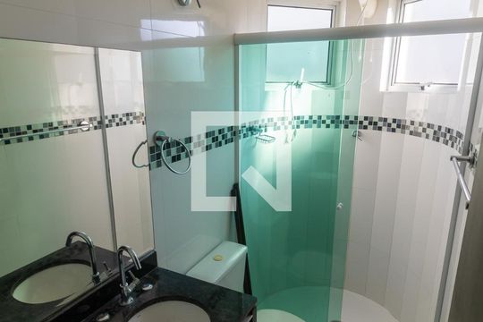 Banheiro da Suíte 1 de casa de condomínio à venda com 2 quartos, 70m² em Vila Nhocune, São Paulo