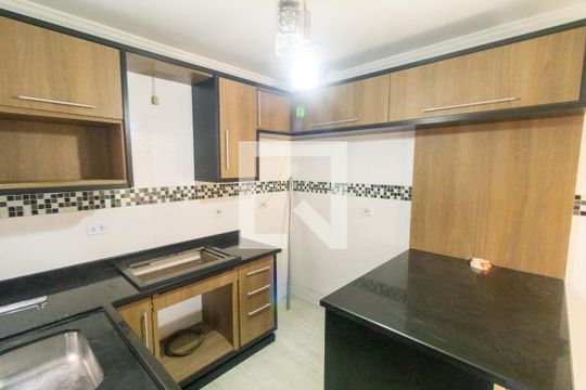 Cozinha de casa de condomínio à venda com 2 quartos, 70m² em Vila Nhocune, São Paulo