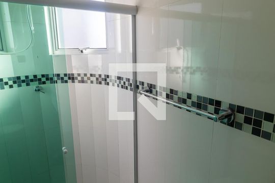 Banheiro da Suíte 1 de casa de condomínio à venda com 2 quartos, 70m² em Vila Nhocune, São Paulo