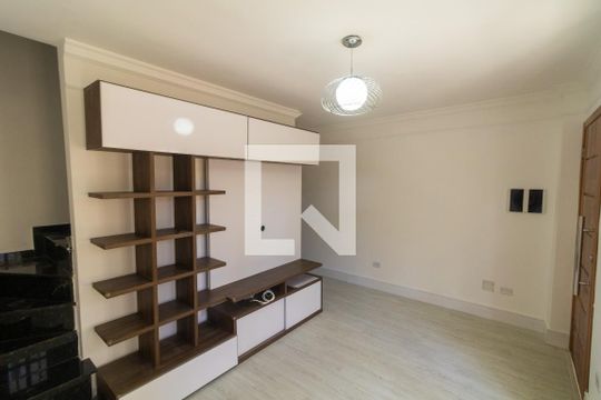 Sala de casa de condomínio à venda com 2 quartos, 70m² em Vila Nhocune, São Paulo