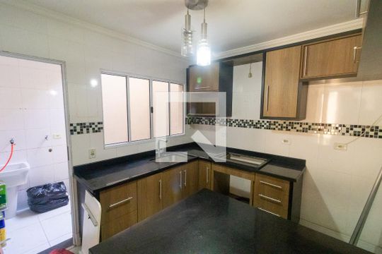 Cozinha de casa de condomínio à venda com 2 quartos, 70m² em Vila Nhocune, São Paulo