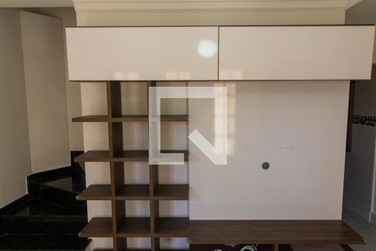 Sala de casa de condomínio à venda com 2 quartos, 70m² em Vila Nhocune, São Paulo