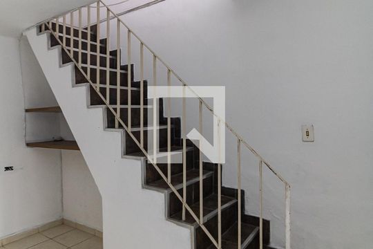 Escada de casa à venda com 2 quartos, 70m² em Vila Caraguatá, São Paulo