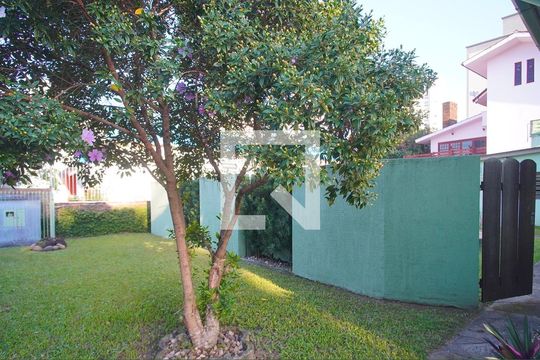 Quintal de casa para alugar com 3 quartos, 190m² em Pátria Nova, Novo Hamburgo