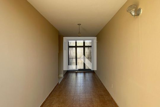 Garagem de casa à venda com 6 quartos, 230m² em Jardim Itália, São Paulo