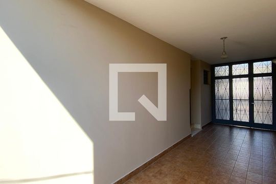 Garagem de casa à venda com 6 quartos, 230m² em Jardim Itália, São Paulo