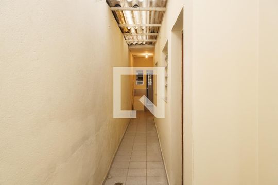 Corredor  de casa para alugar com 2 quartos, 140m² em Vila Isolina Mazzei, São Paulo