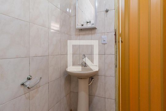 Banheiro de casa para alugar com 1 quarto, 40m² em Km 18, Osasco