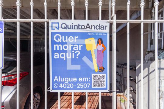 Fachada de casa para alugar com 1 quarto, 40m² em Km 18, Osasco