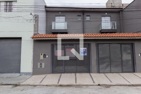 Fachada+Plaquinha de casa para alugar com 2 quartos, 70m² em Vila Salete, São Paulo