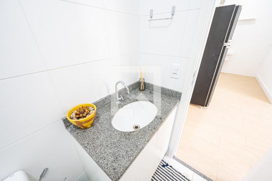 Banheiro Social de apartamento para alugar com 2 quartos, 34m² em Vila Paulista, São Paulo
