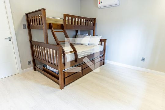 Quarto 1 de casa para alugar com 2 quartos, 100m² em Vila Oratório, São Paulo