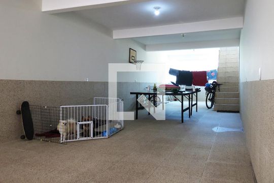 Garagem de casa à venda com 3 quartos, 570m² em Moinho Velho, São Paulo