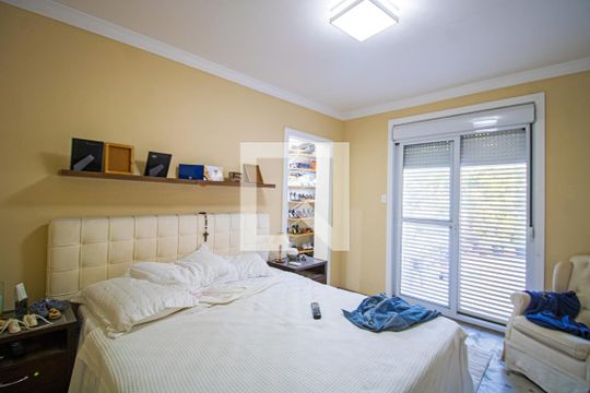 Suíte 1 de casa à venda com 3 quartos, 300m² em Parque Novo Mundo, São Paulo