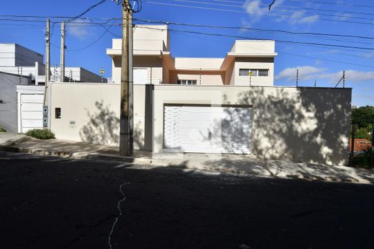 Fachada de casa à venda com 4 quartos, 350m² em Jardim Lumen Christi, Campinas