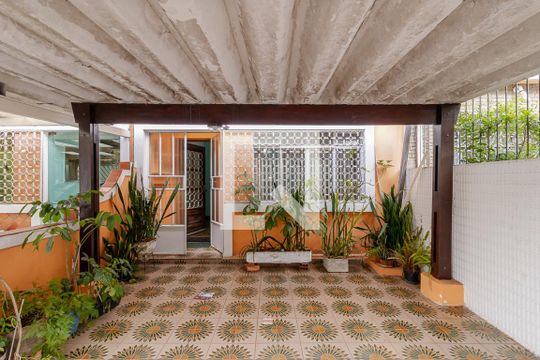 Garagem de casa à venda com 3 quartos, 150m² em Vila Gumercindo, São Paulo