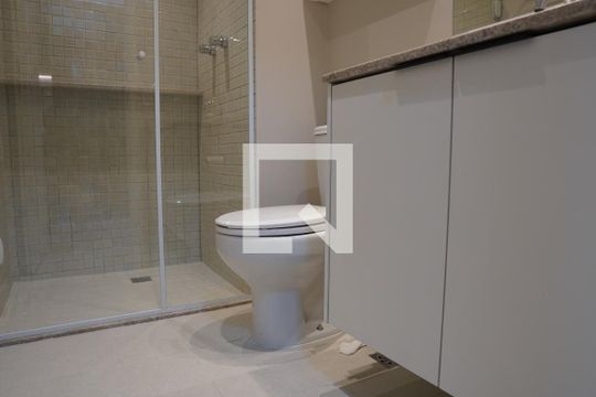 Banheiro de kitnet/studio à venda com 1 quarto, 27m² em Pinheiros, São Paulo