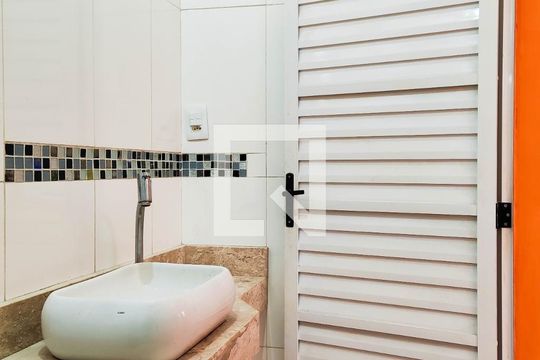 Lavabo de casa para alugar com 3 quartos, 240m² em Jardim Utinga, Santo André