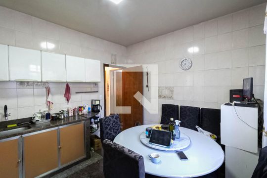 Cozinha 1 de casa à venda com 4 quartos, 297m² em Rio Branco, Belo Horizonte