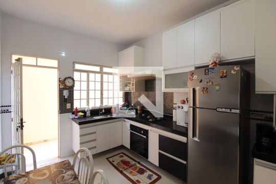 Casa 1 | Cozinha de casa à venda com 5 quartos, 360m² em Planalto, Belo Horizonte