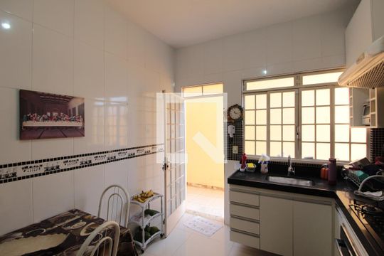 Casa 1 | Cozinha de casa à venda com 5 quartos, 360m² em Planalto, Belo Horizonte