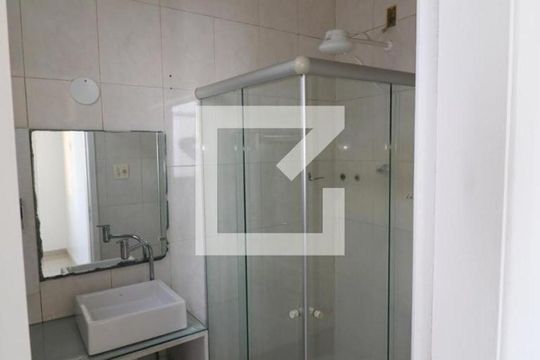Banheiro da Suíte de apartamento para alugar com 1 quarto, 30m² em Jardim Guanabara, Rio de Janeiro