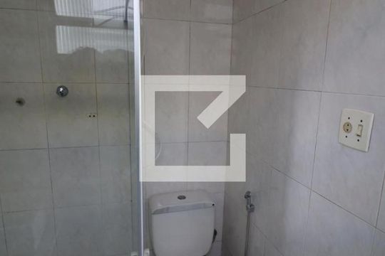 Banheiro da Suíte de apartamento para alugar com 1 quarto, 30m² em Jardim Guanabara, Rio de Janeiro