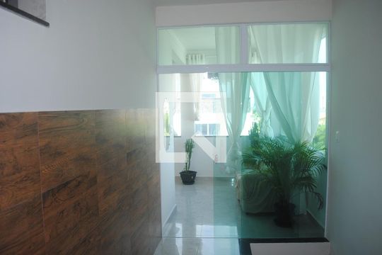 Porta de apartamento para alugar com 2 quartos, 90m² em Praia do Flamengo, Salvador